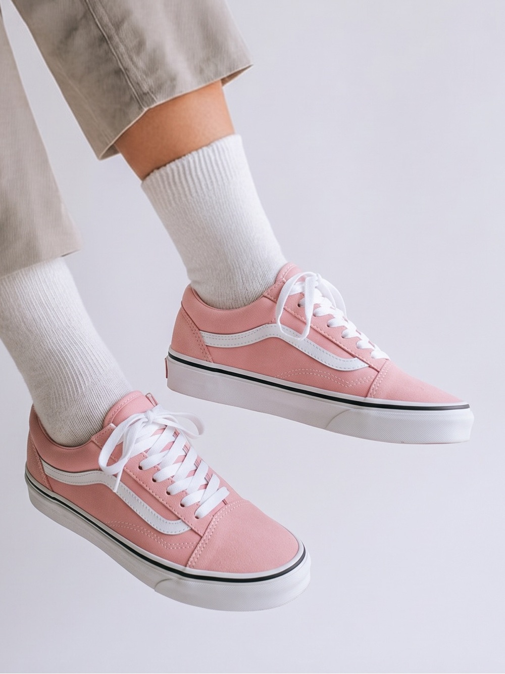 Vans Ward Girls' Low-Top Canvas Skate Shoes in Pink/White